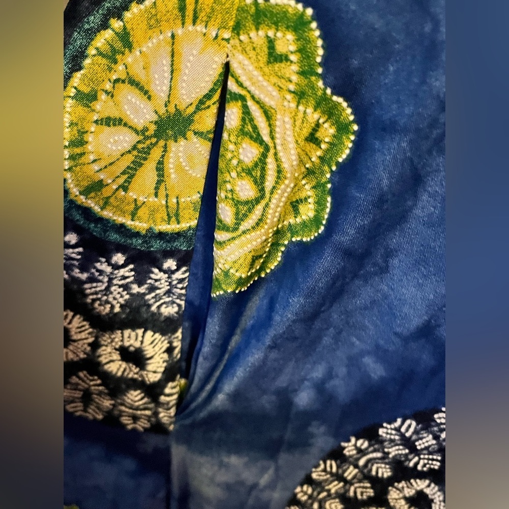 Tunic Top, Blue Yellow-Green Turquoise and White Detail, Pockets, Size Small - Picture 4 of 4